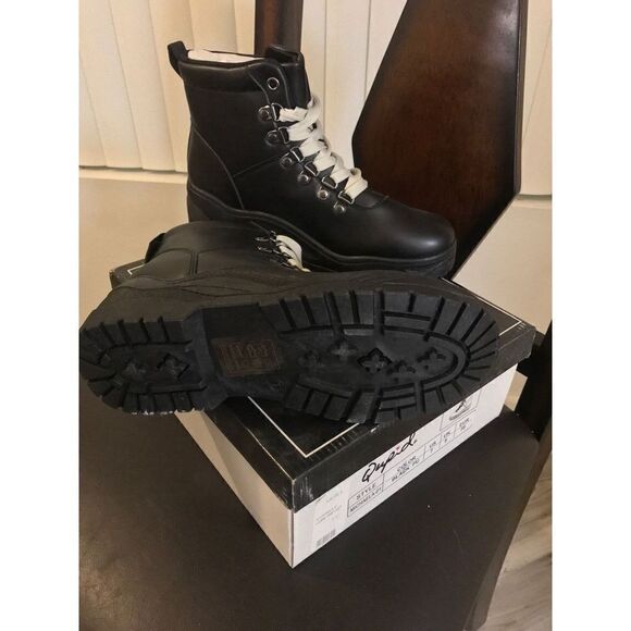 BNIB~Qupid Black Faux Leather Lace up Combat Style Ankle Booties Sz 8 - Picture 5 of 5
